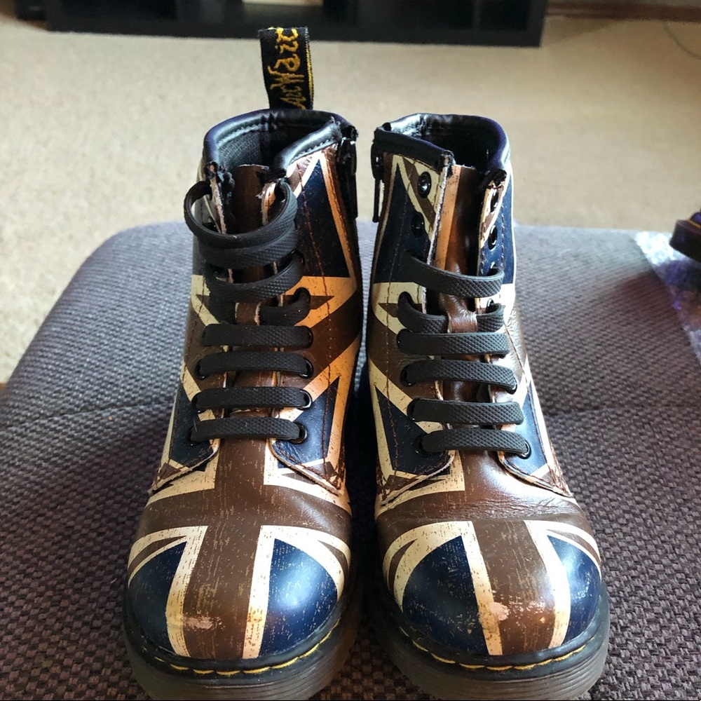 Kids Dr. Marten Delaney British UK 10/ US 11 GUC